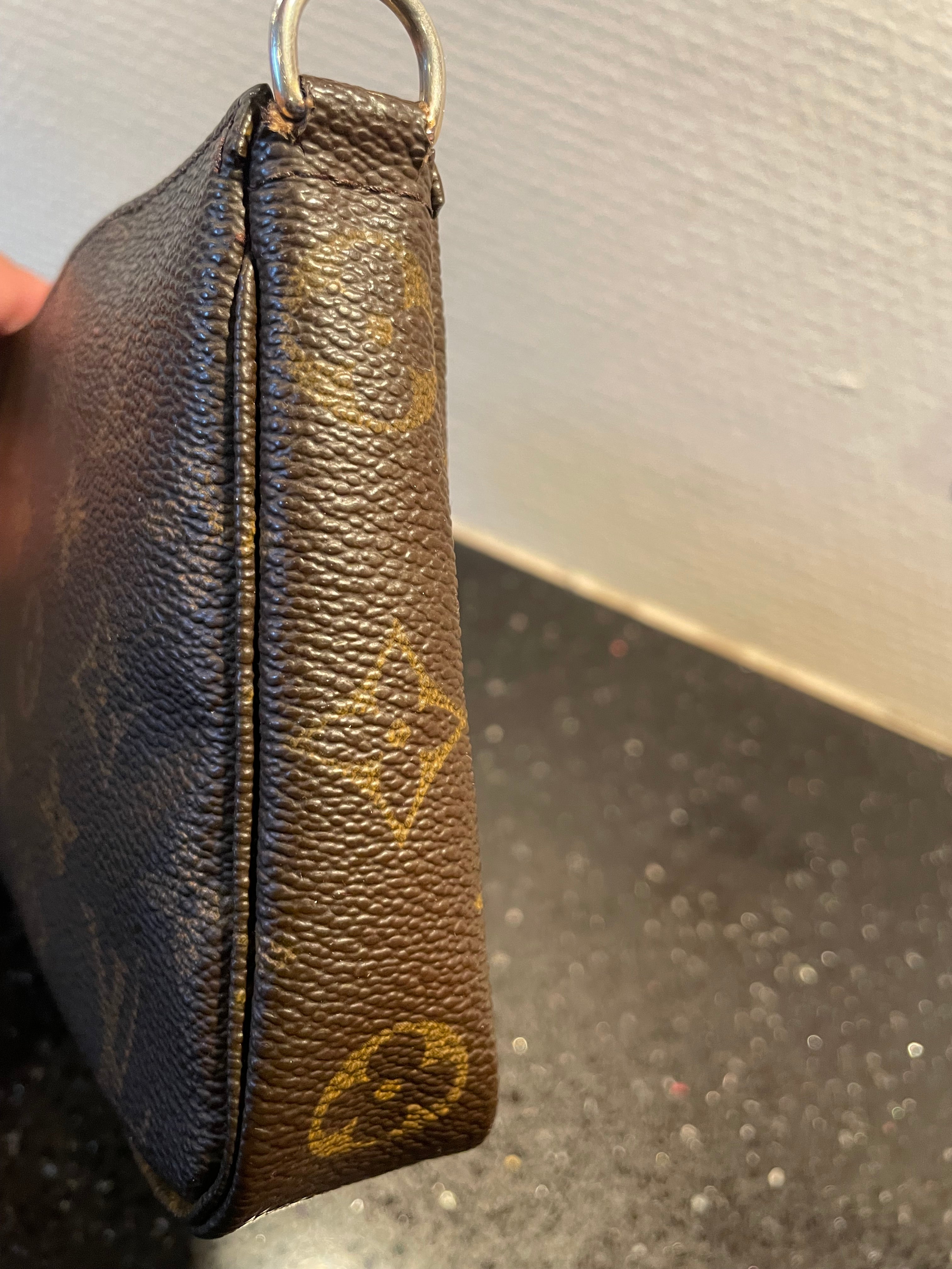 Louis Vuitton Pochette Crossbody