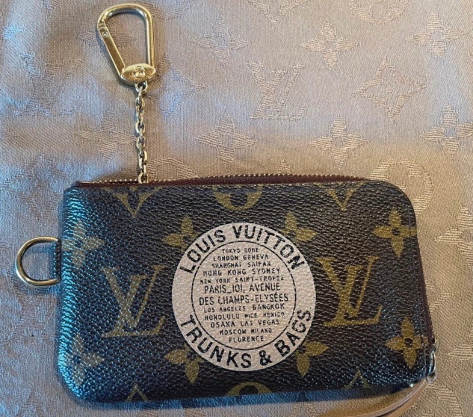 LOUIS VUITTON kEY/CARD POUCH