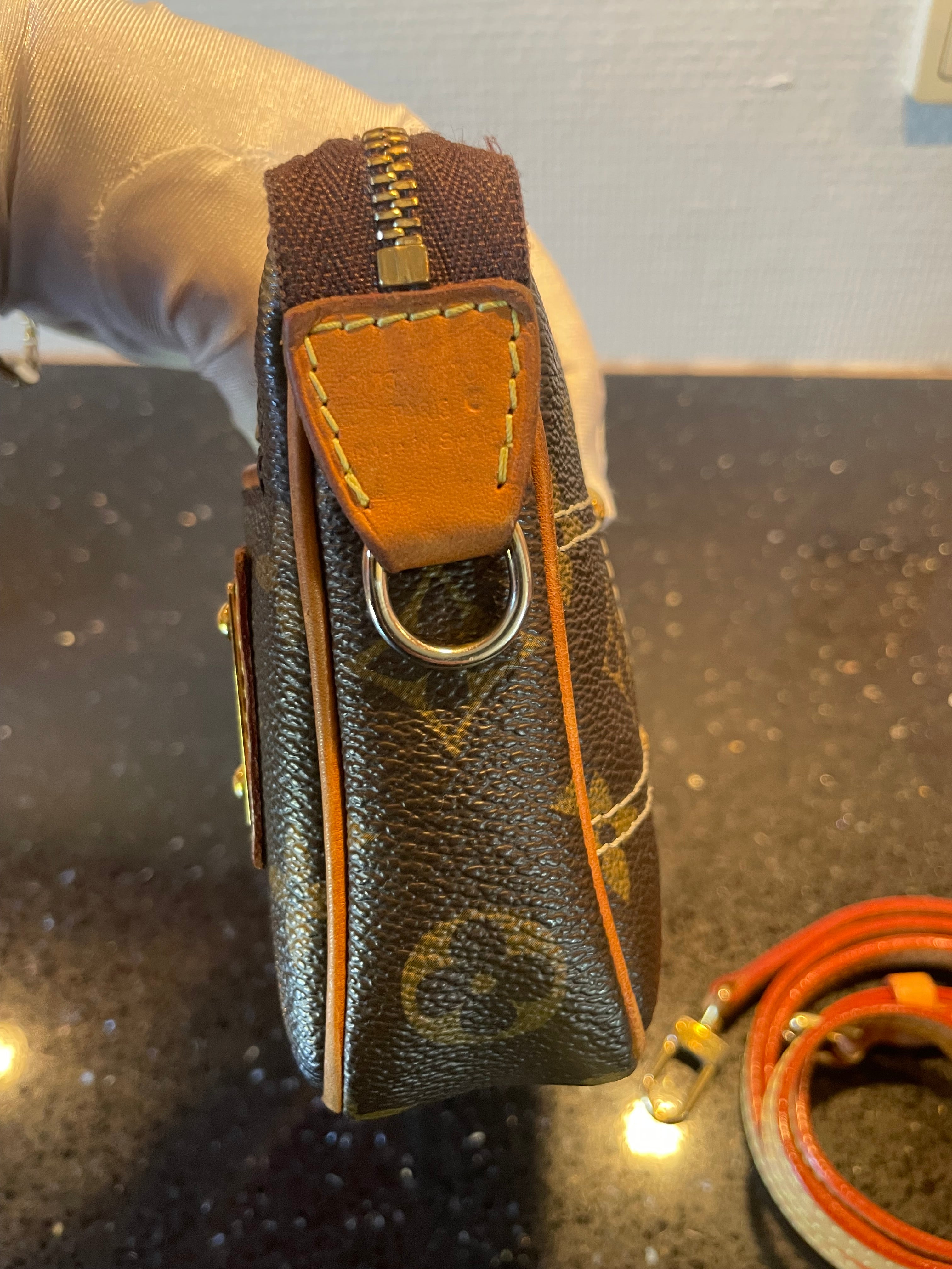Louis Vuitton Rivets Pochette