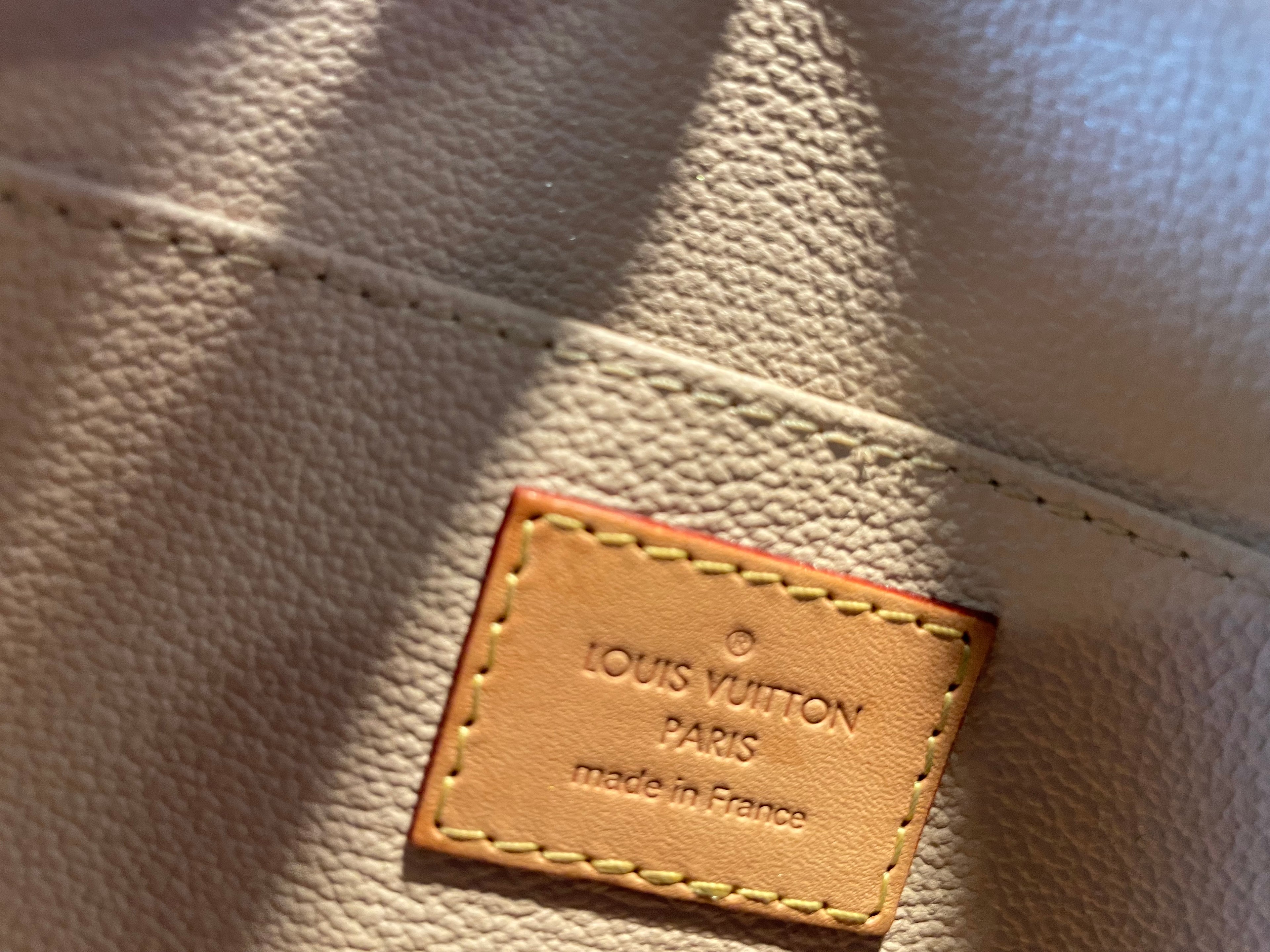 Louis Vuitton Clutch/Make-up Pouch GM