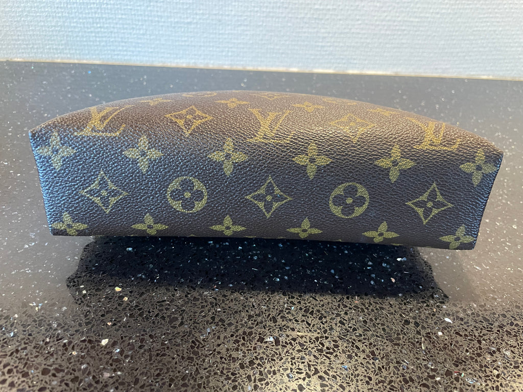 Louis Vuitton Clutch/Make-up Pouch GM