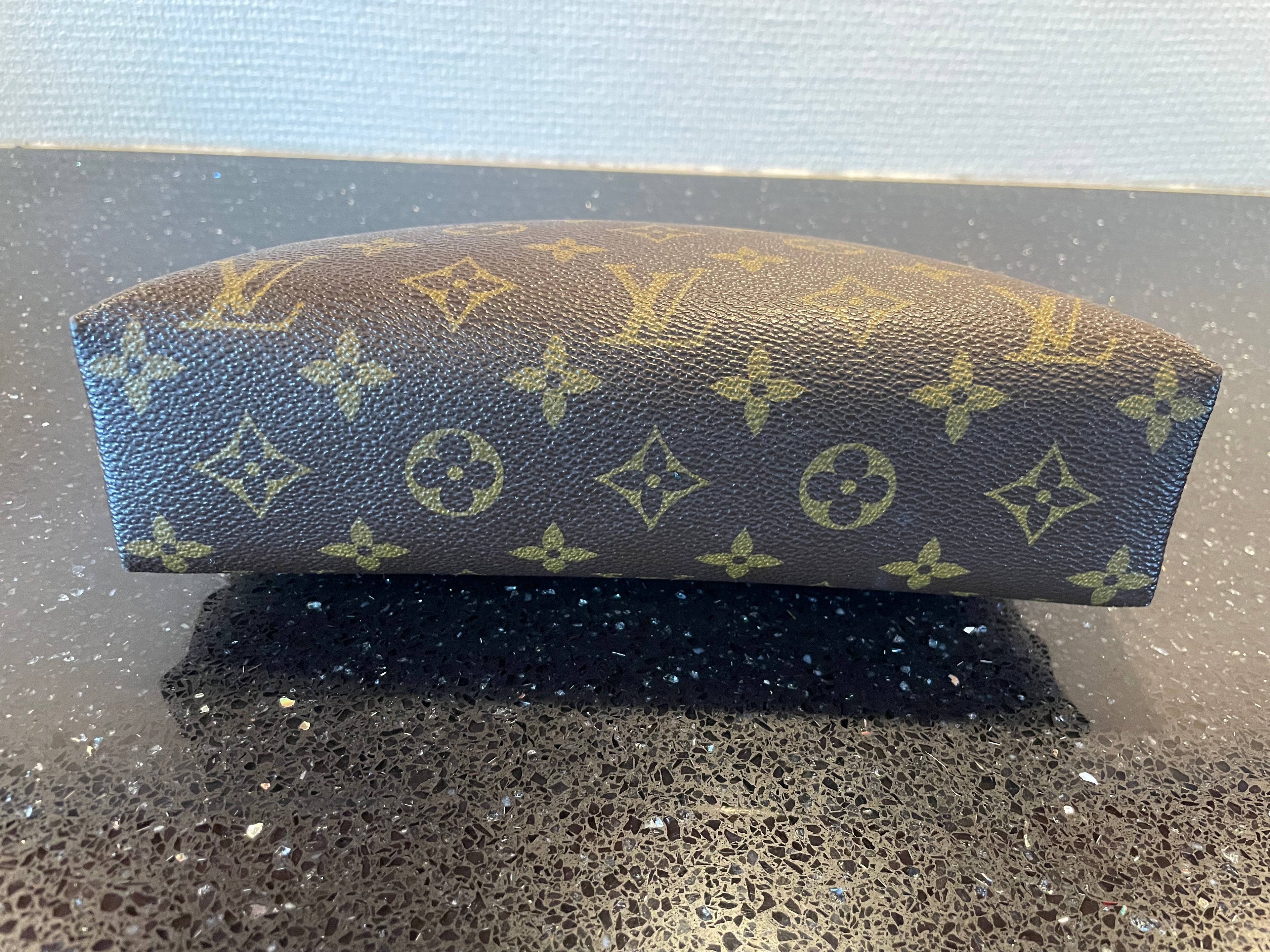 Louis Vuitton Clutch/Make-up Pouch GM