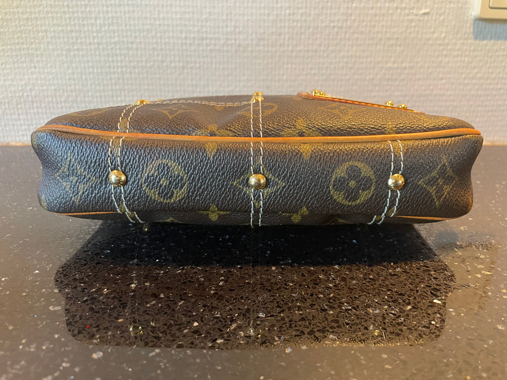 Louis Vuitton Rivets Pochette