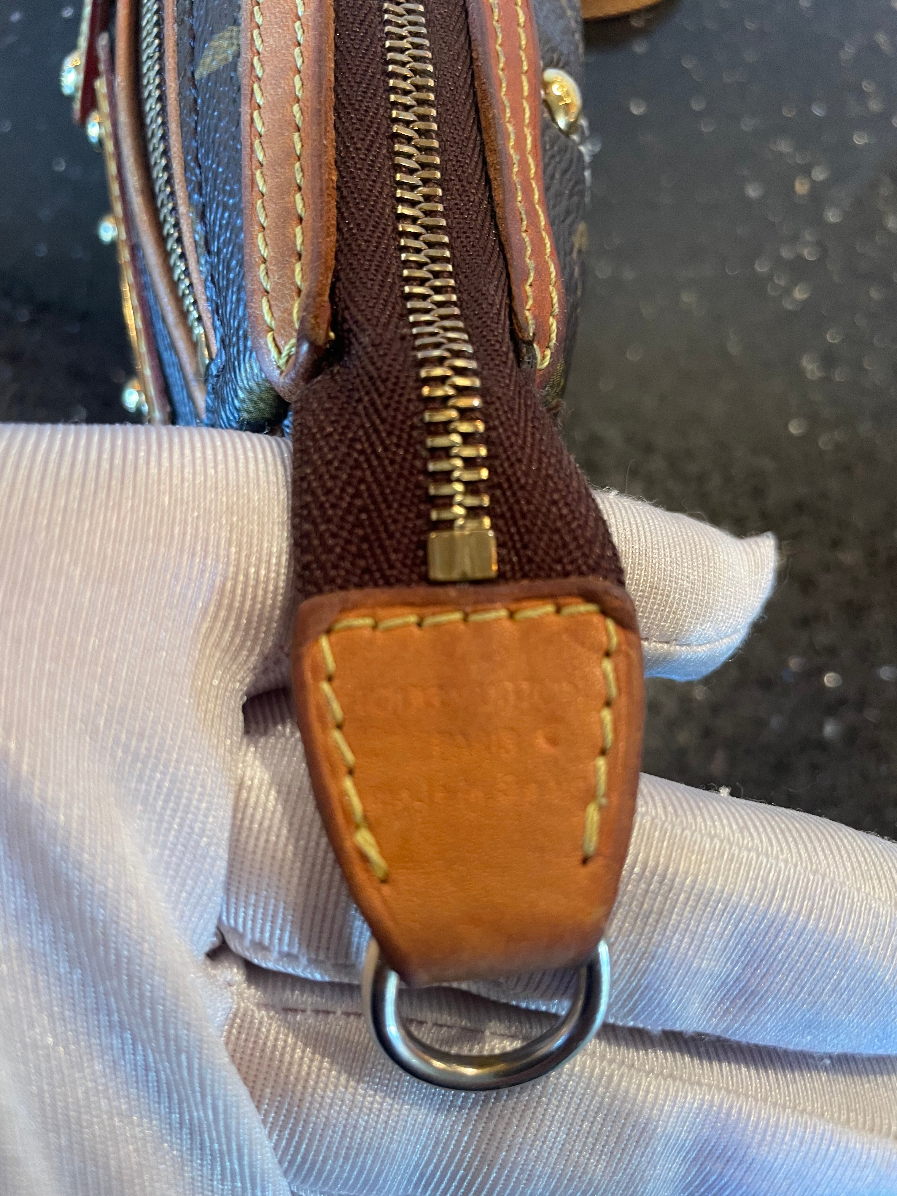 Louis Vuitton Rivets Pochette