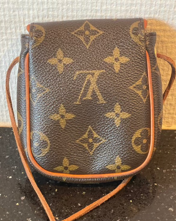 LOUIS VUITTON SMALL CROSSBODY BAG
