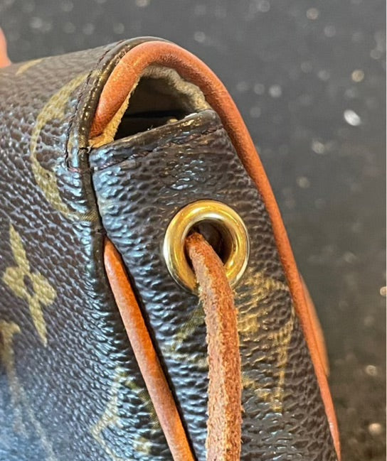 LOUIS VUITTON SMALL CROSSBODY BAG