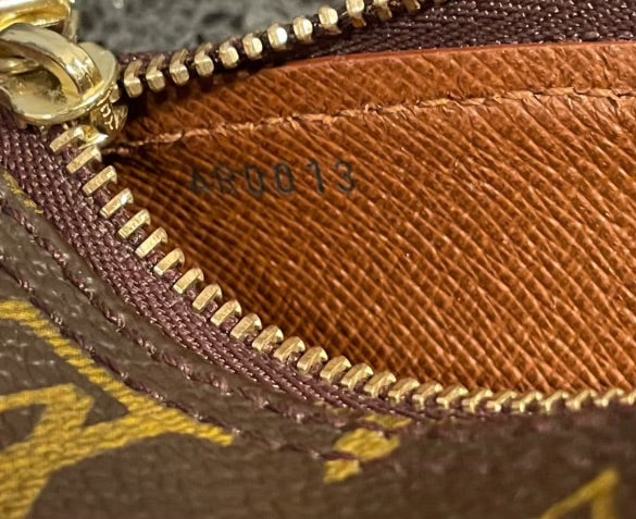 LOUIS VUITTON SMALL BAG/CLUTCH