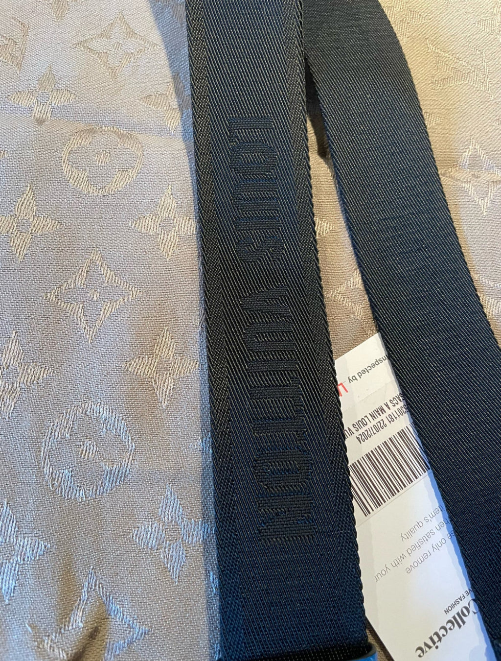 LOUIS VUITTON STRAP IN BLACK
