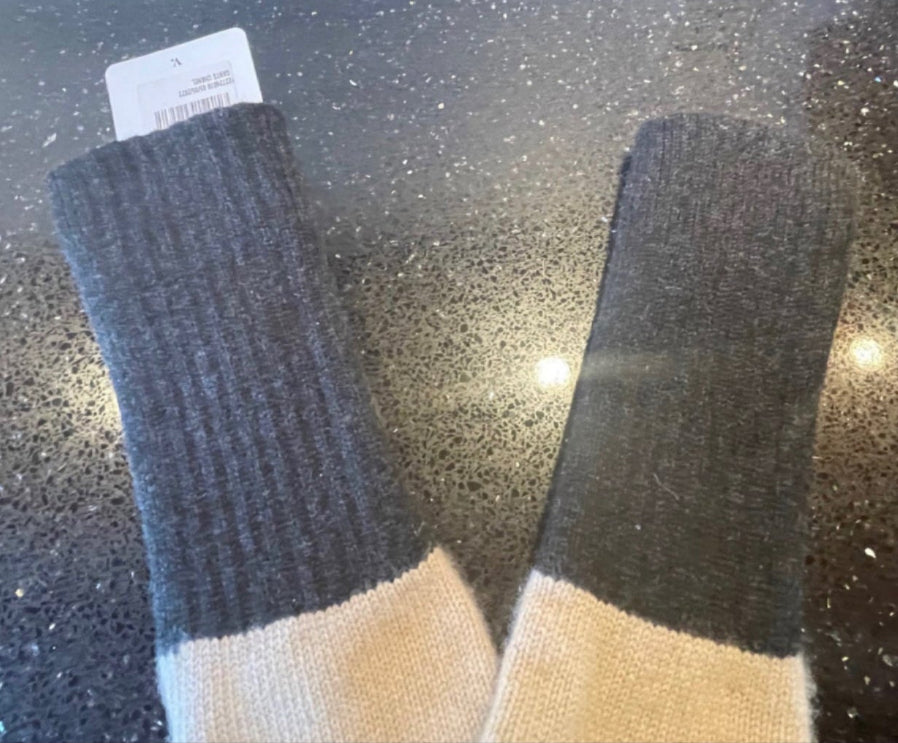 CHANEL GLOVES IN CASHMERE