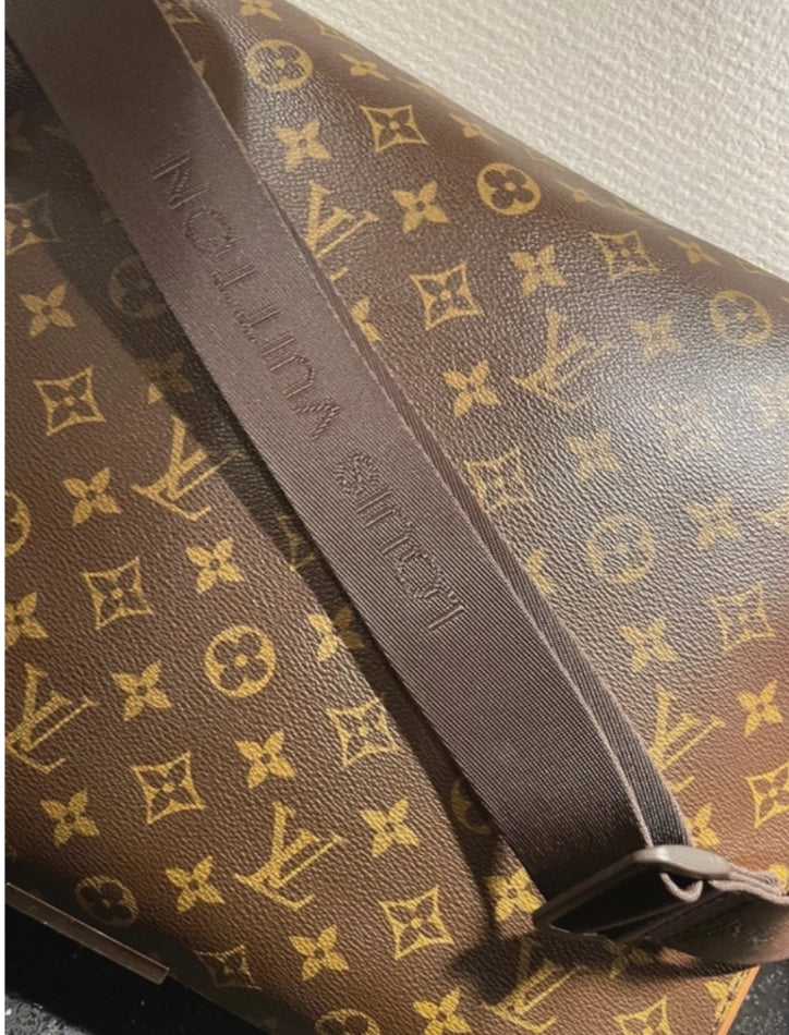LOUIS VUITTON BASTILLE