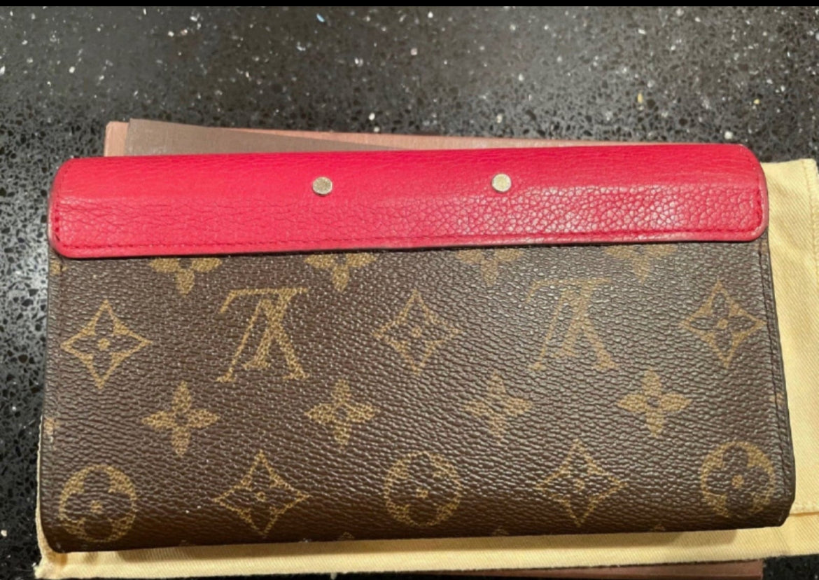 LOUIS VUITTON CLUTCH/WALLET