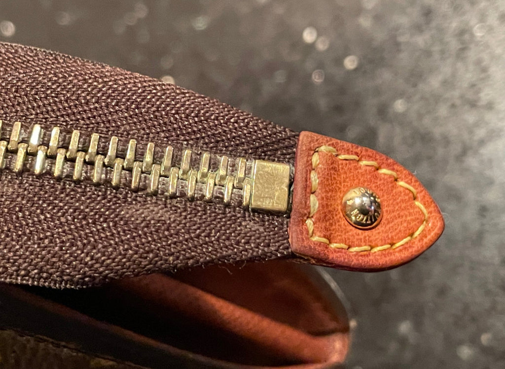 LOUIS VUITTON CLUTCH/ WALLET
