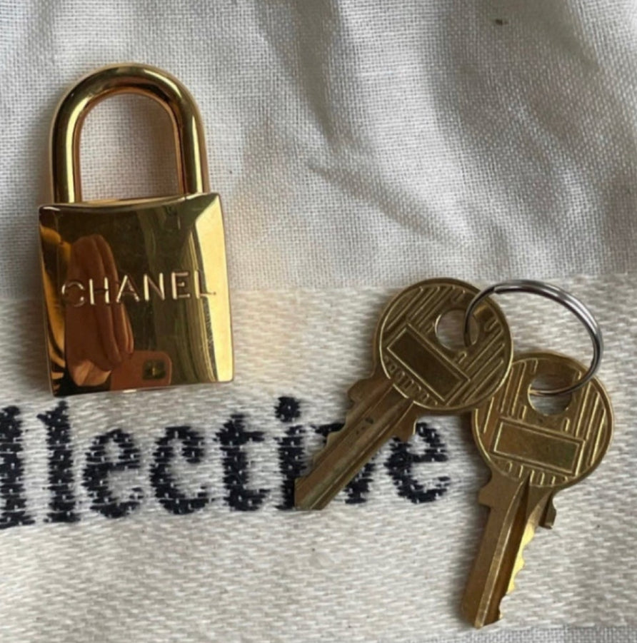CHANEL KEYLOCK IN GOLD