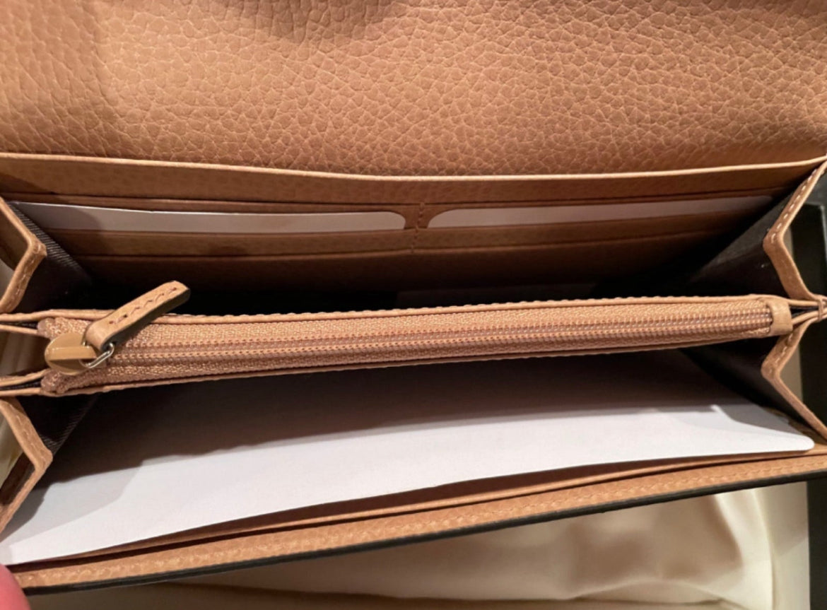 GUCCI CLUTCH/WALLET