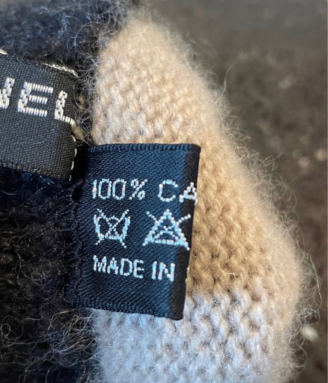 CHANEL GLOVES IN CASHMERE