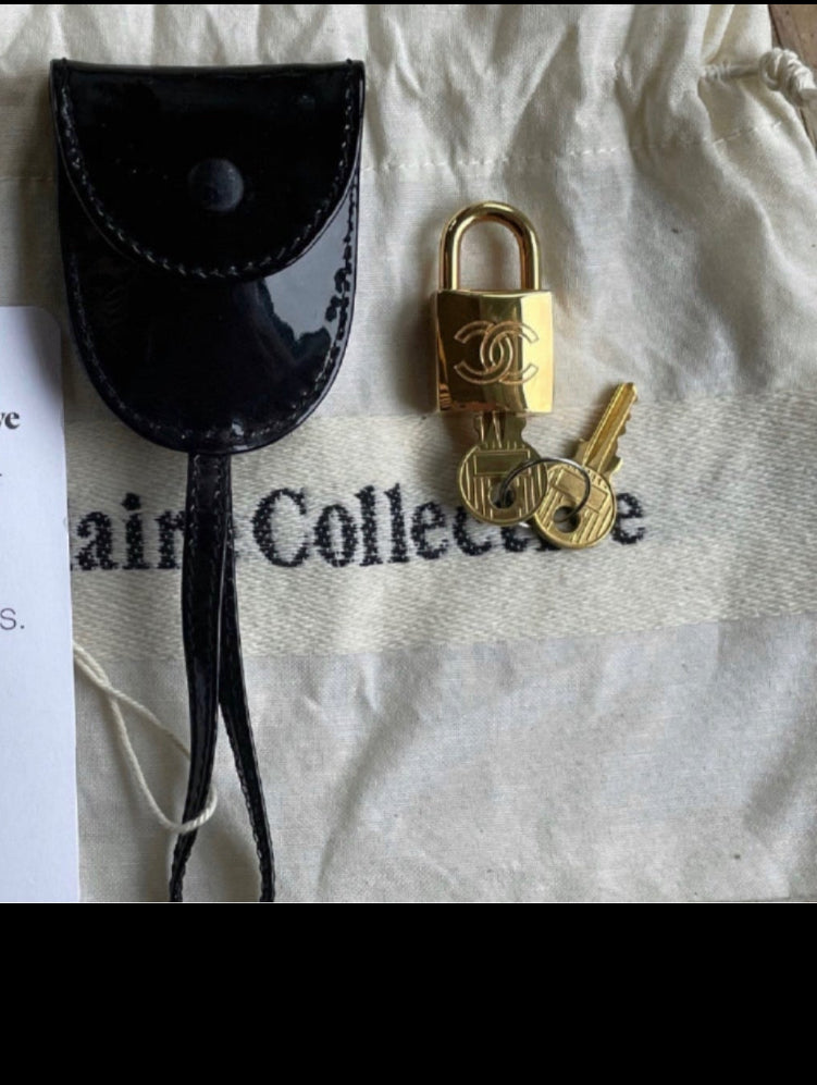 CHANEL KEYLOCK IN GOLD