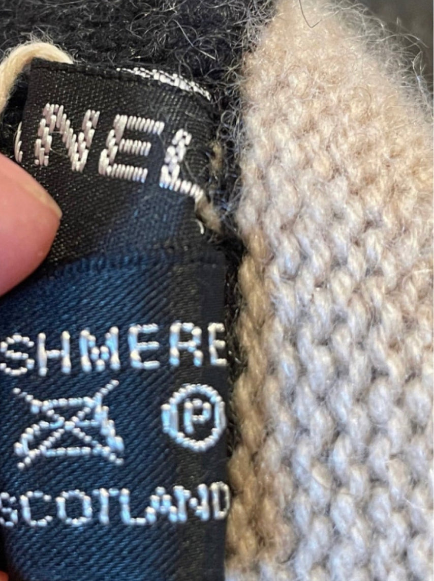 CHANEL GLOVES IN CASHMERE