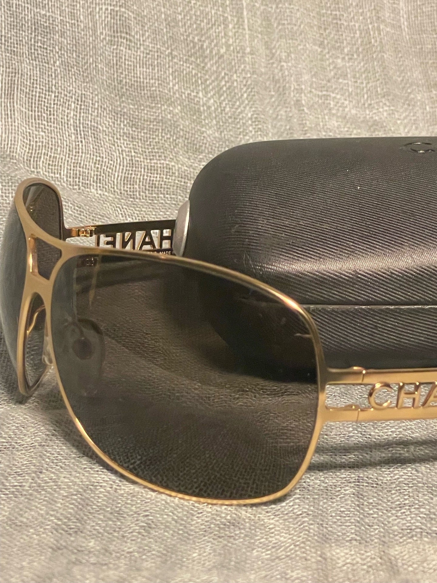 CHANEL SUNGLASES IN GOLD
