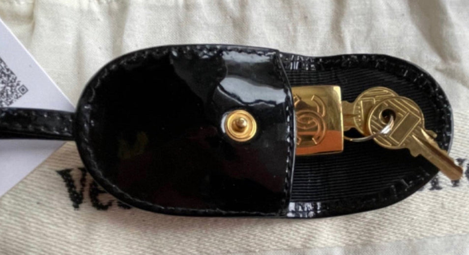 CHANEL KEYLOCK IN GOLD