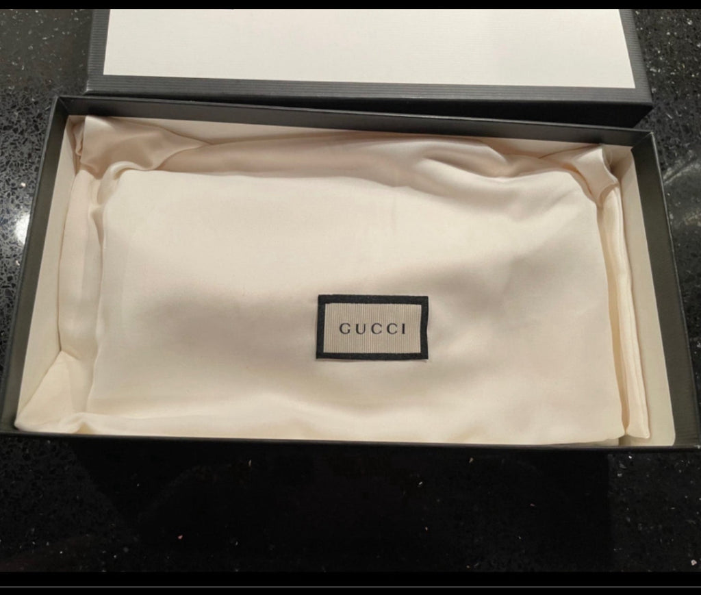 GUCCI CLUTCH/WALLET