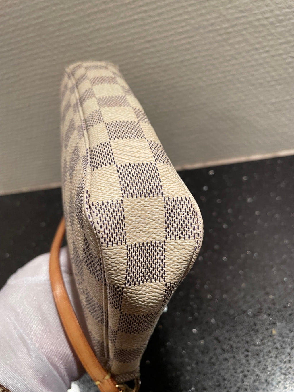 LOUIS VUITTON POCHETTE