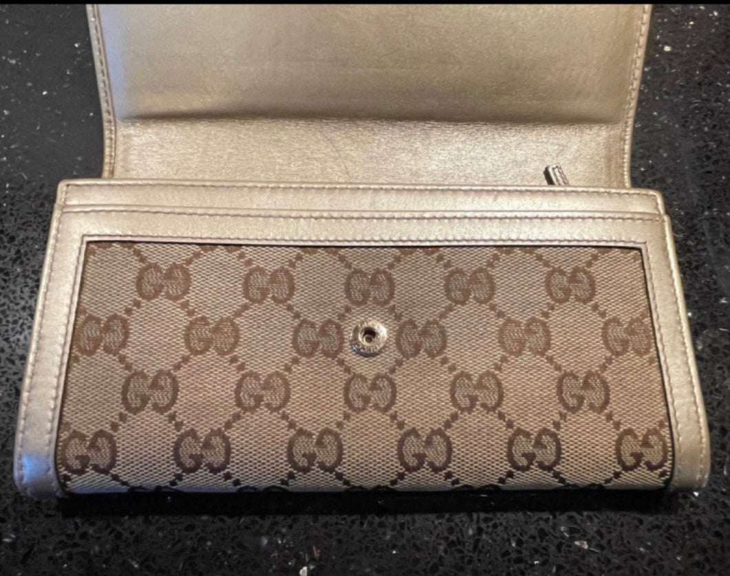 GUCCI CLUTCH/WALLET