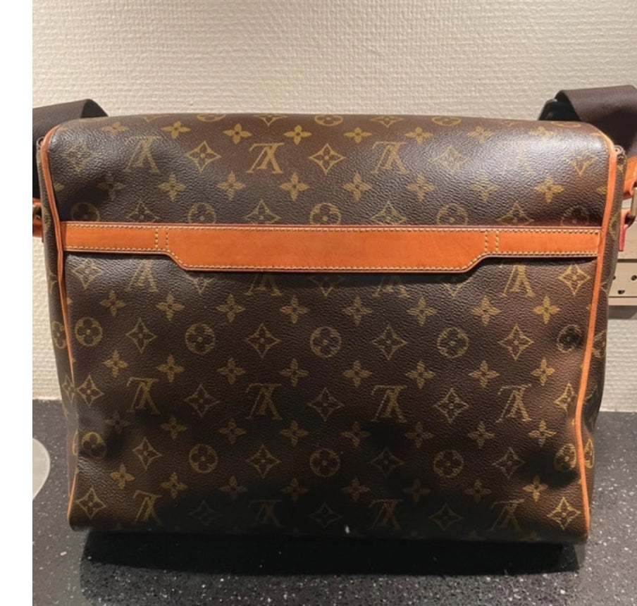 LOUIS VUITTON BASTILLE