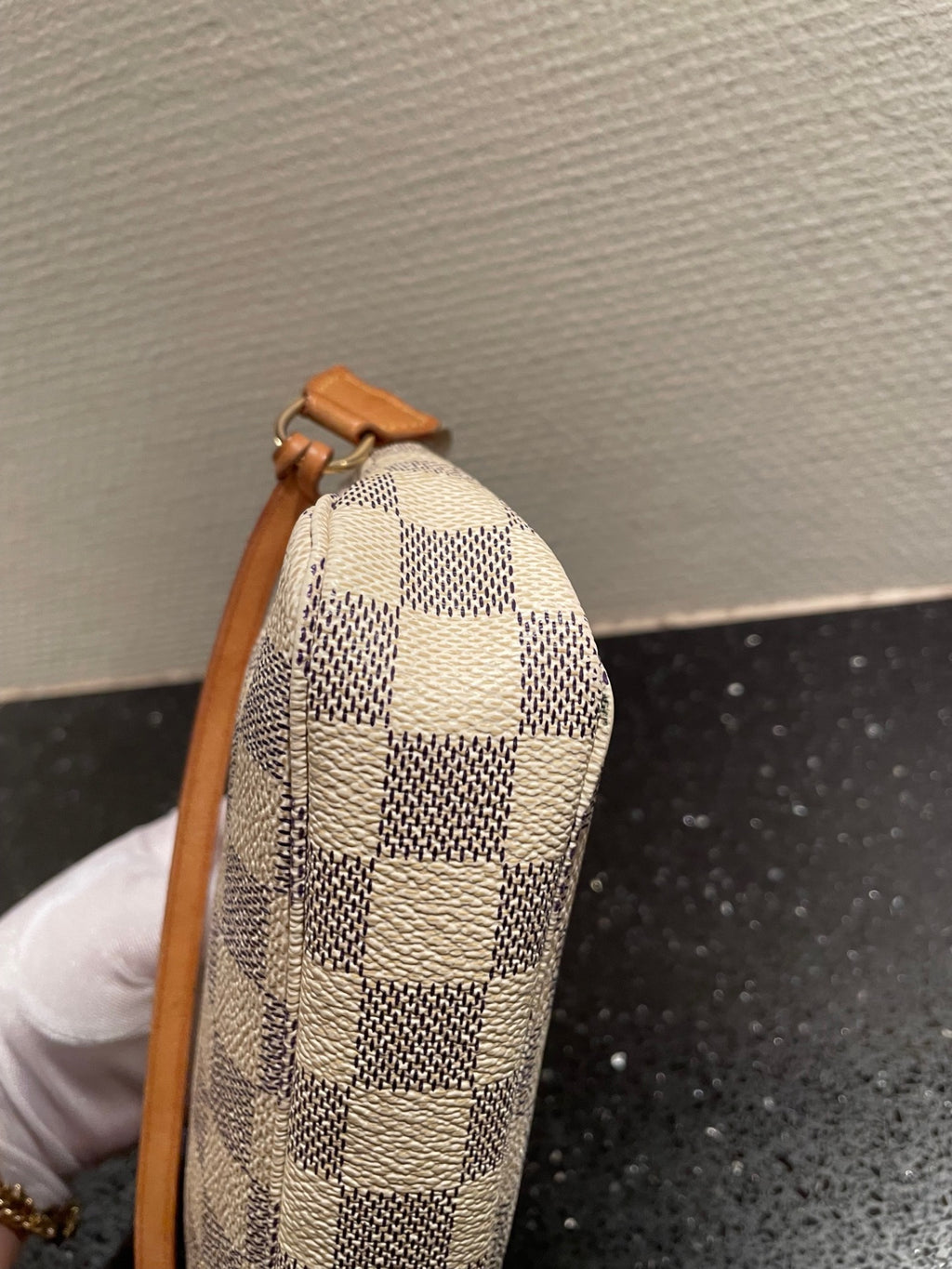 LOUIS VUITTON POCHETTE