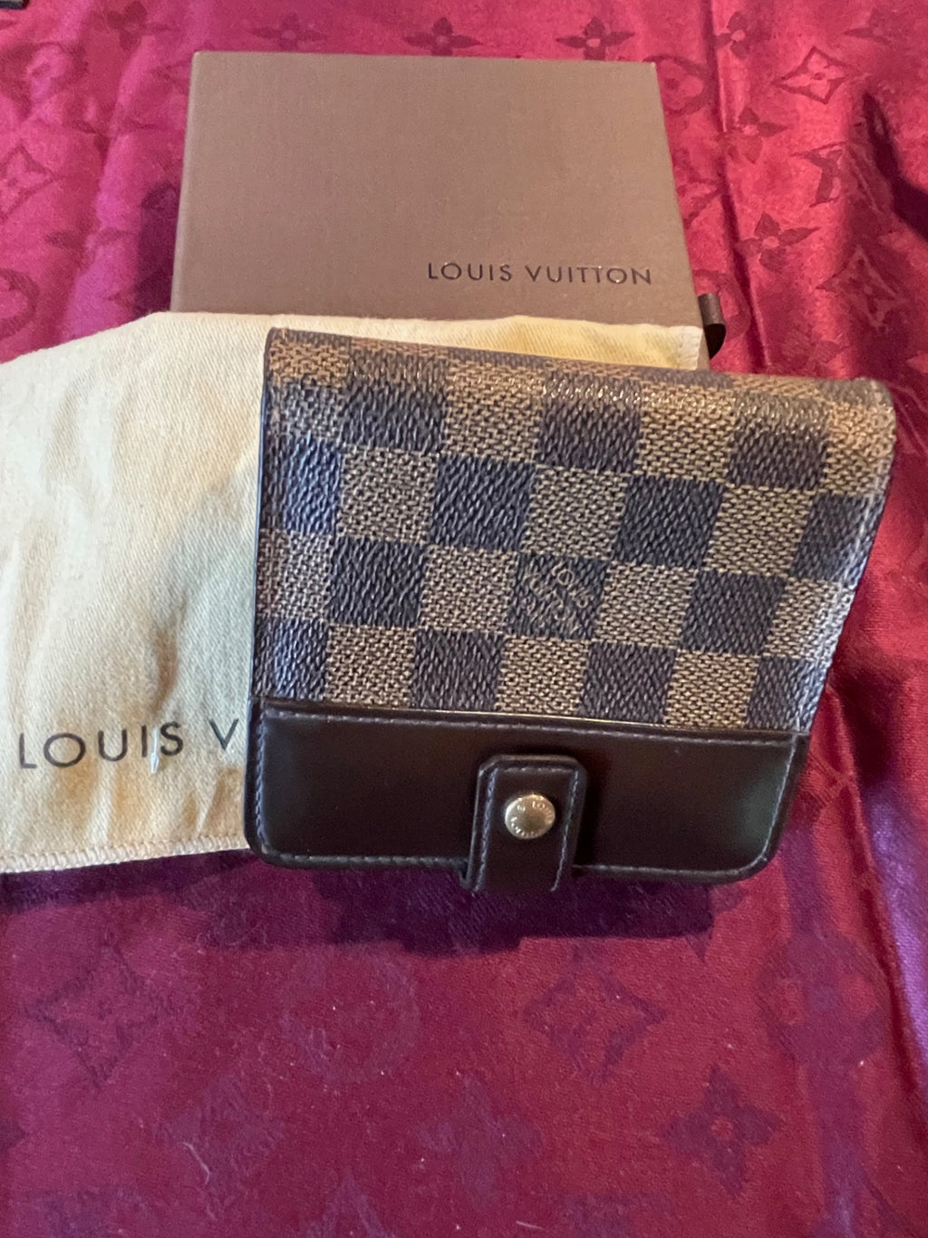 LOUIS VUITTON VALLET.
