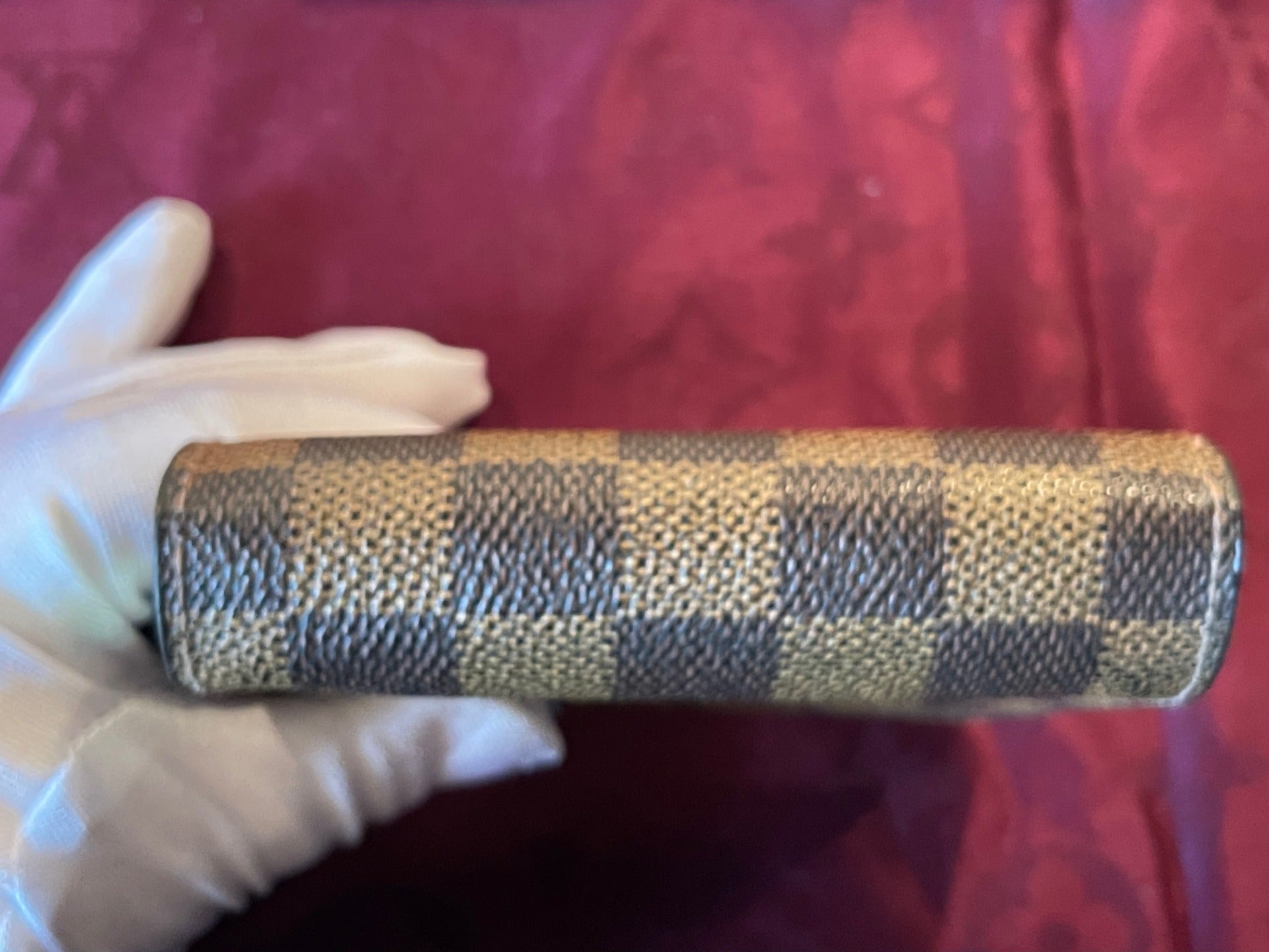 LOUIS VUITTON VALLET.