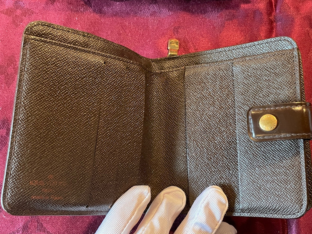 LOUIS VUITTON VALLET.